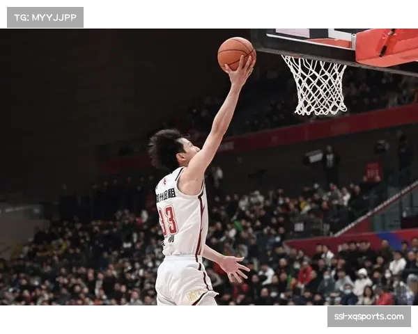 【2026年4月CBA联赛·赛中·消息总决赛G2半场：吴前命中压哨超远三分，个人得分数据曲线瞬间飙升